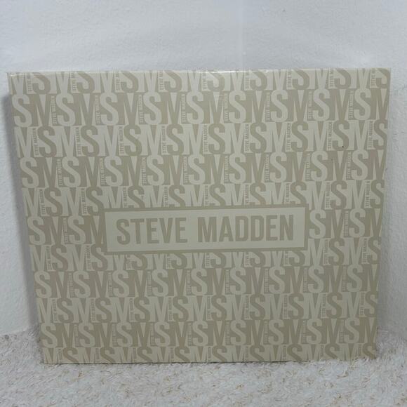 Steve Madden Gift Set bag with Charm and 2 straps - Picture 3 of 7